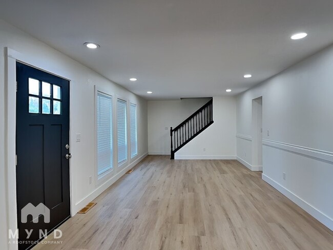 Building Photo - 1906 NE Franklin St