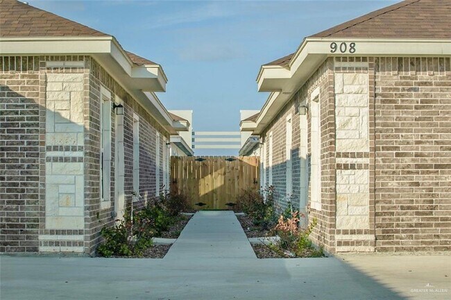 Foto del edificio - 908 W Kohala Ave
