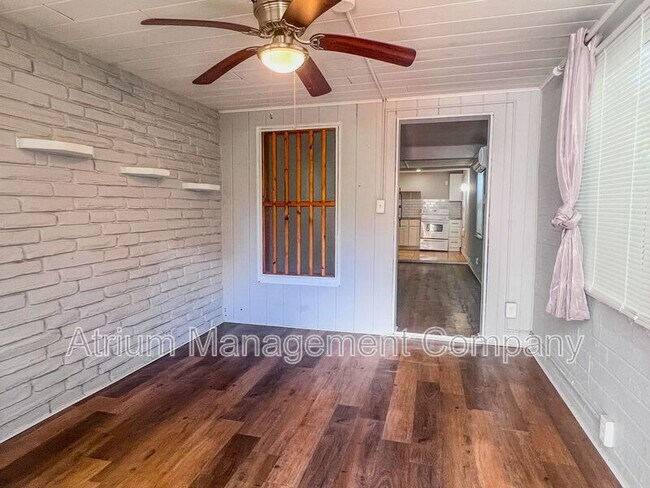 Foto del edificio - 408 W Howry Ave