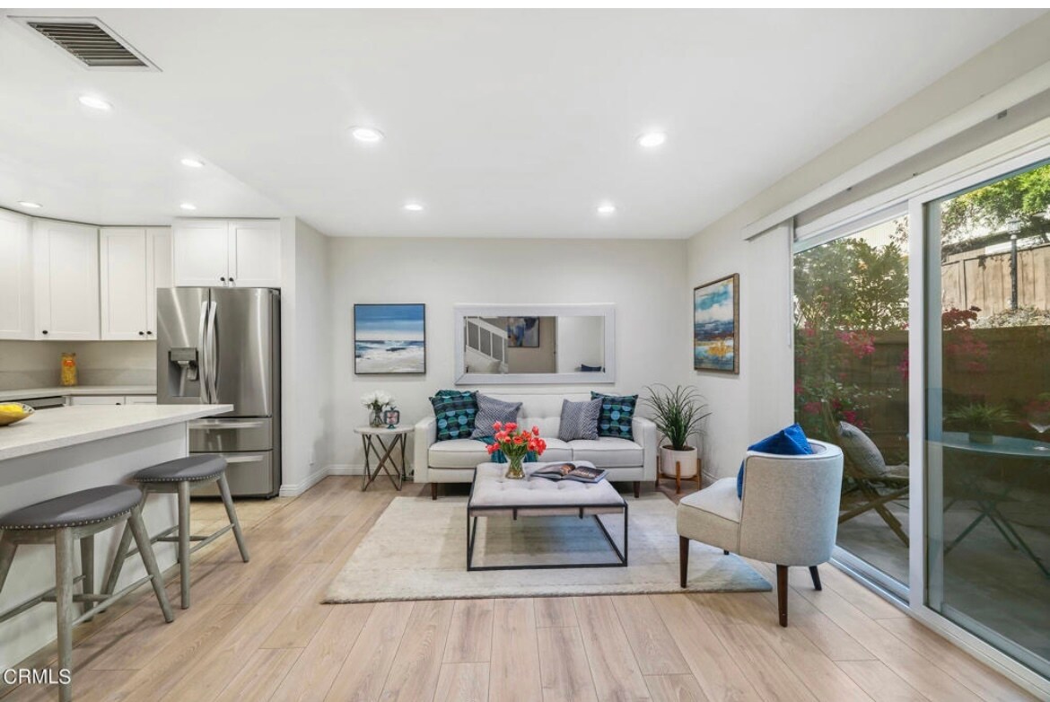Sala de estar - 2729 Piedmont Ave