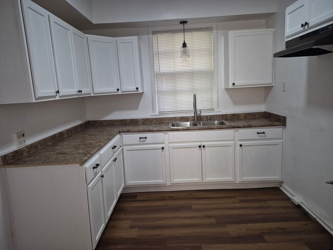 Foto del edificio - MOVE-IN SPECIAL 1/2 OFF 1ST MONTH'S RENT!!