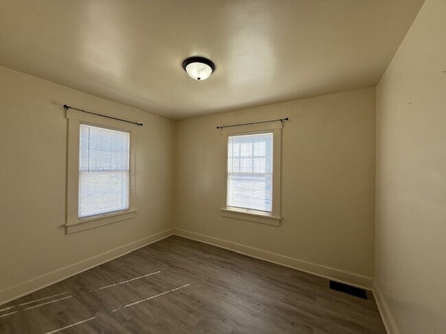 Foto del edificio - Bungalow Near Lake Decatur