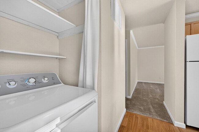 Building Photo - Updated Walnut Creek Condo | 2 Bed • Pool • In-Unit Laundry • Near BART
