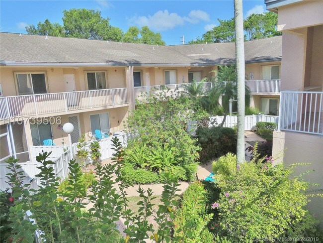 Building Photo - 7319 S Devon Dr