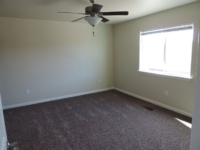 Foto del edificio - 3 bedroom home, $2100 per month