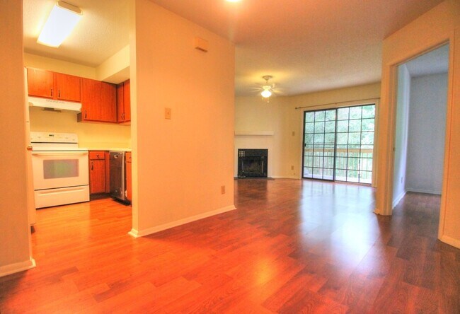 Foto del edificio - Lovely 2 Bedroom 2 Bath condo in South Dur...