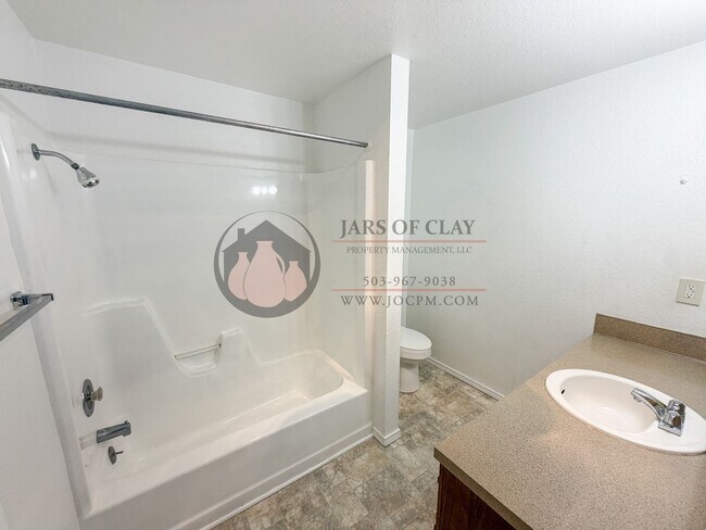 Foto del edificio - Upstairs Two Bedroom Apartment in Keizer
