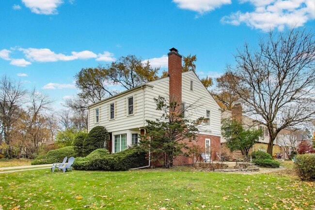 Building Photo - 4350 Bobolink Terrace