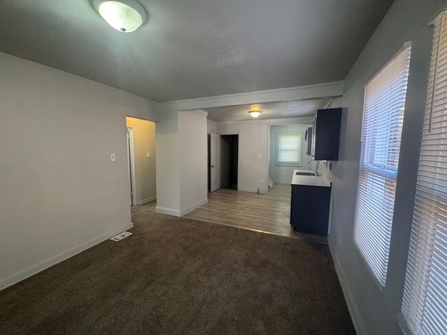 Building Photo - 15018 Pinehurst St