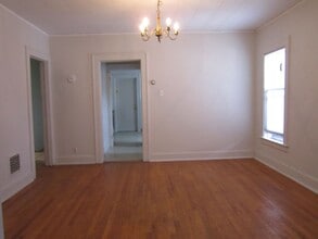 Building Photo - 744 Allen St