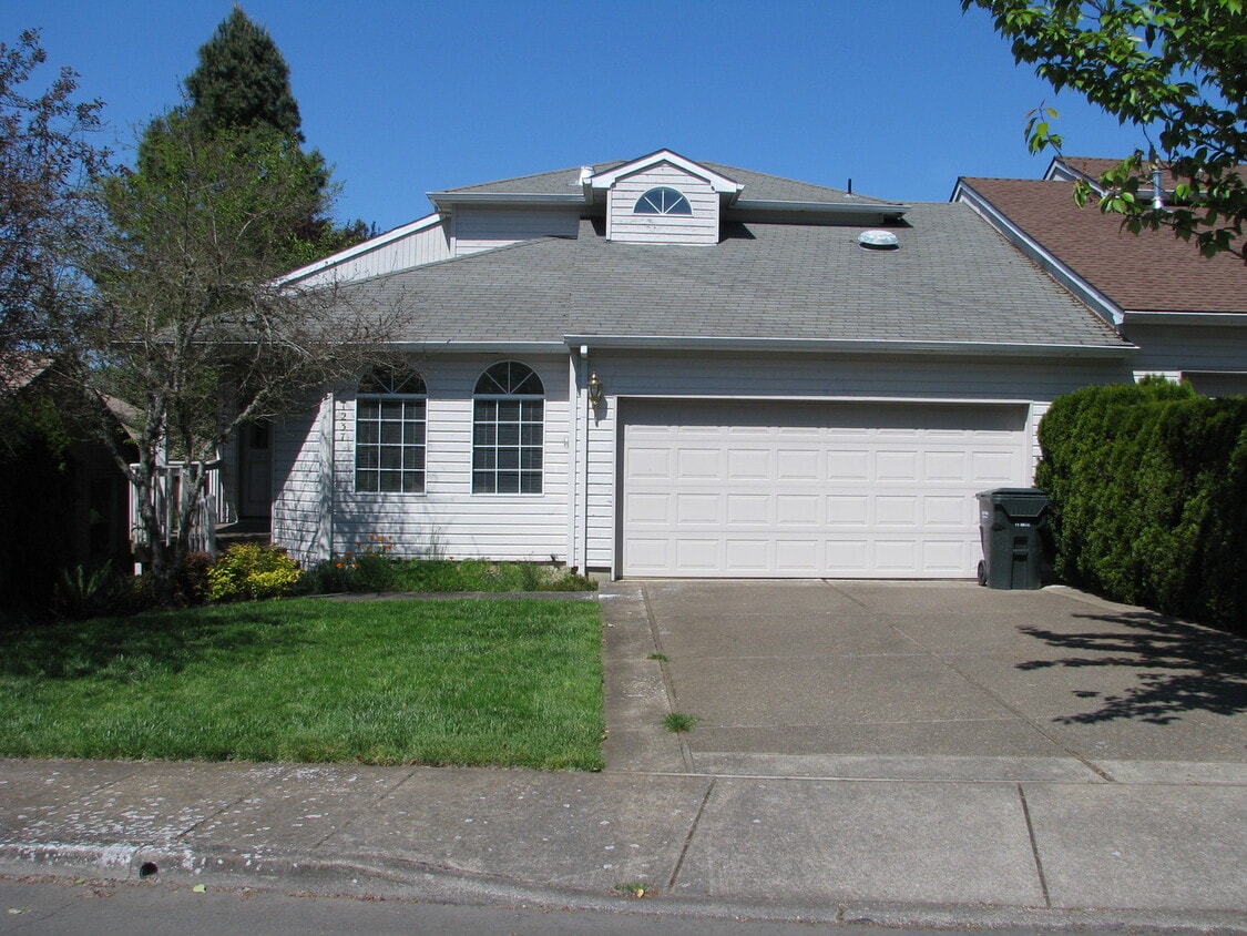 Primary Photo - Two Bedroom, Two Bathroom Home in West Salem
