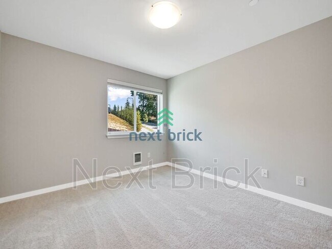 Building Photo - 1325 Seattle Hill Rd