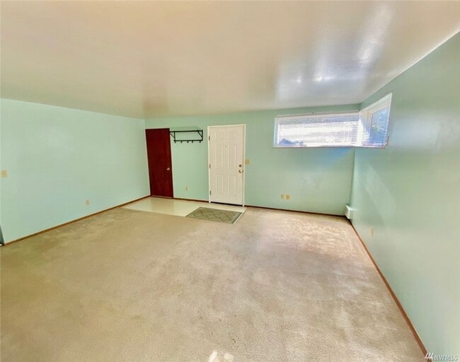 Building Photo - 2bd/1ba Seattle Triplex