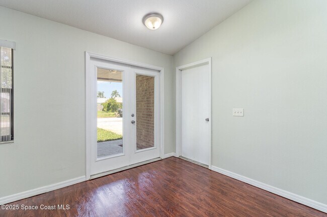 Foto del edificio - 841 Raintree Ave