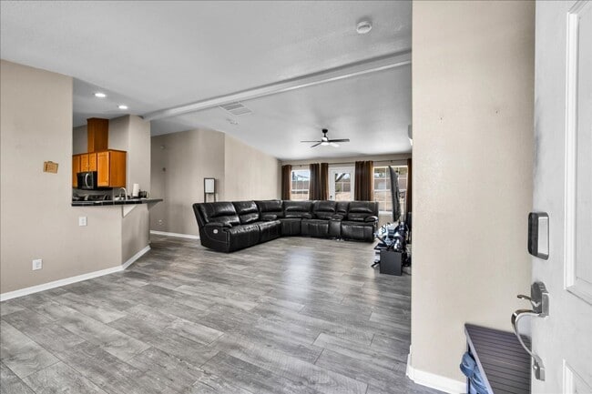 Building Photo - 29 Palms home in great neighborhood!