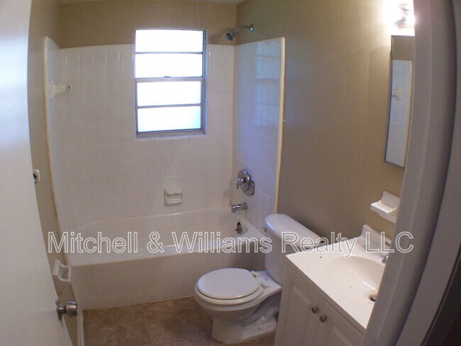 Foto del edificio - 2134 Danson St