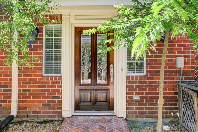 Building Photo - 923 Birdsall St