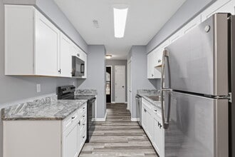 Building Photo - 310 Country Club Villa Dr