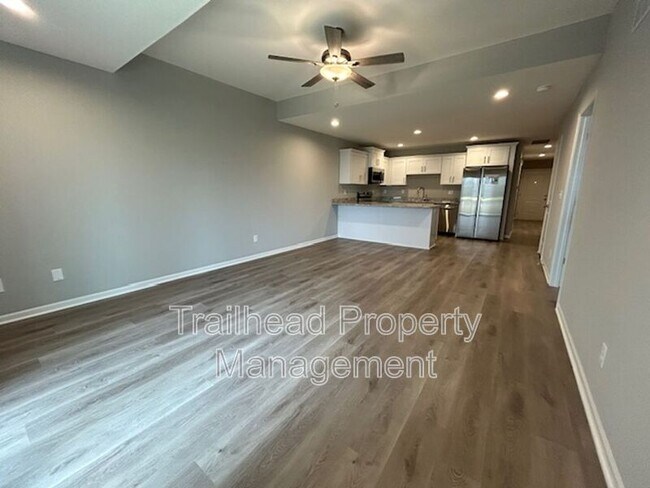 Foto del edificio - 640 Fall Mdw Ln