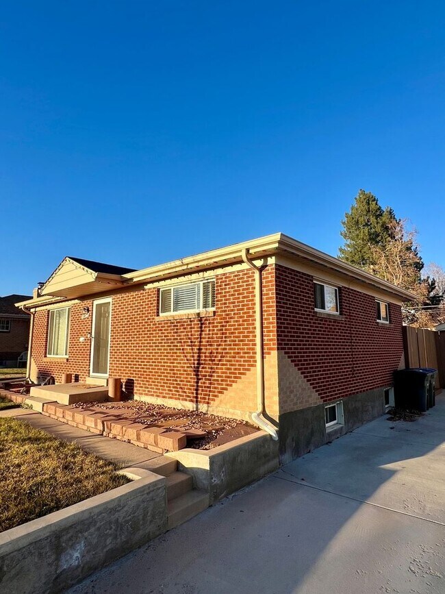 Building Photo - 10870 Carrol Ln