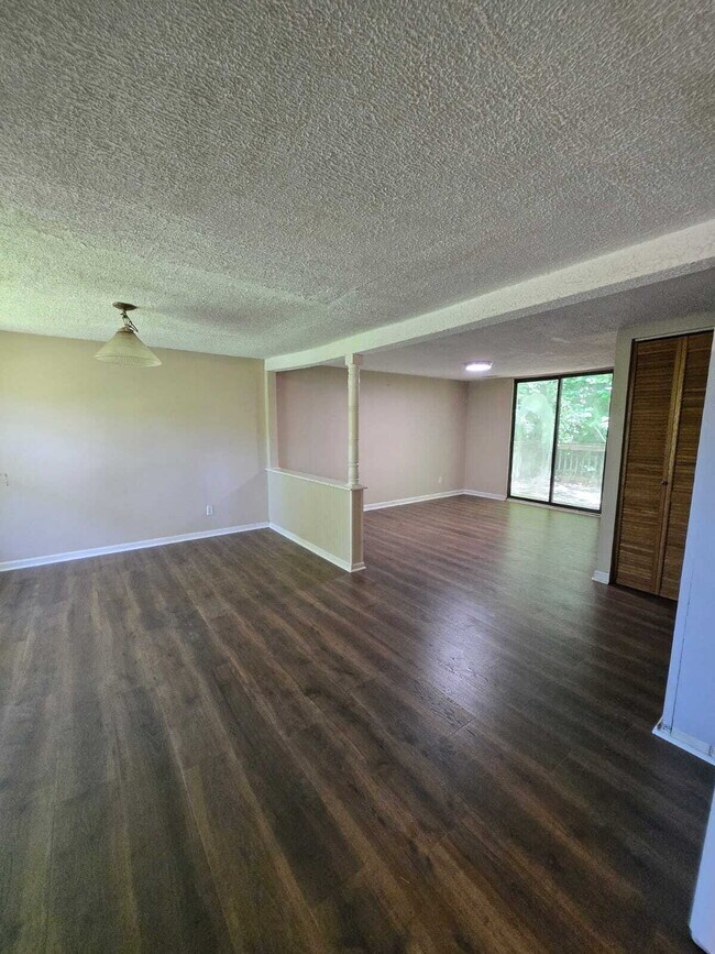 Foto del edificio - Charming 2-Bed Gem on Ashmore Ave