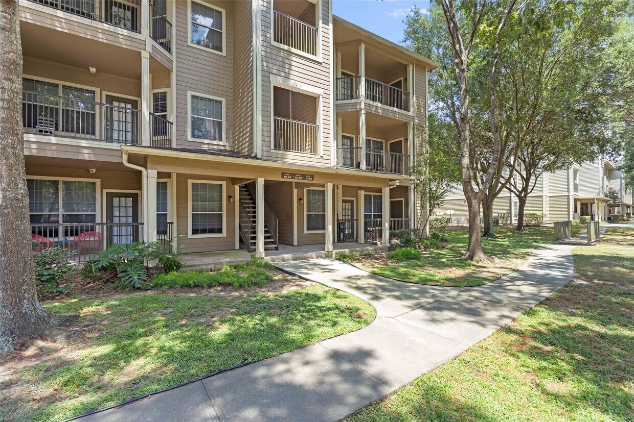 Foto principal - 2400 Spring Rain Dr