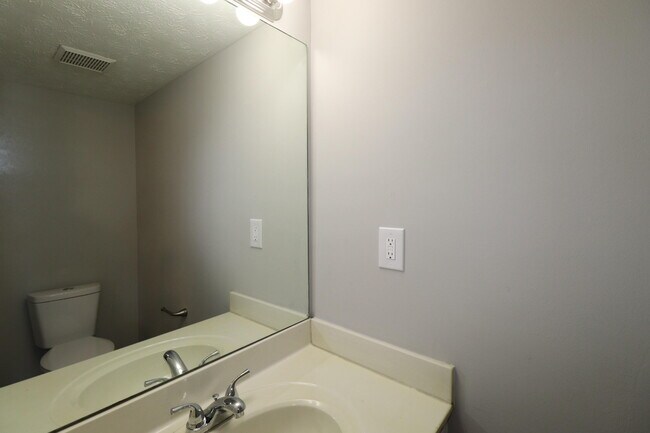 Foto del edificio - 625 Miles Rd