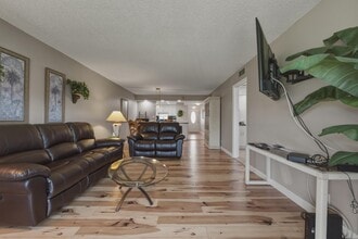 Building Photo - 9420 S Hollybrook Lake Dr