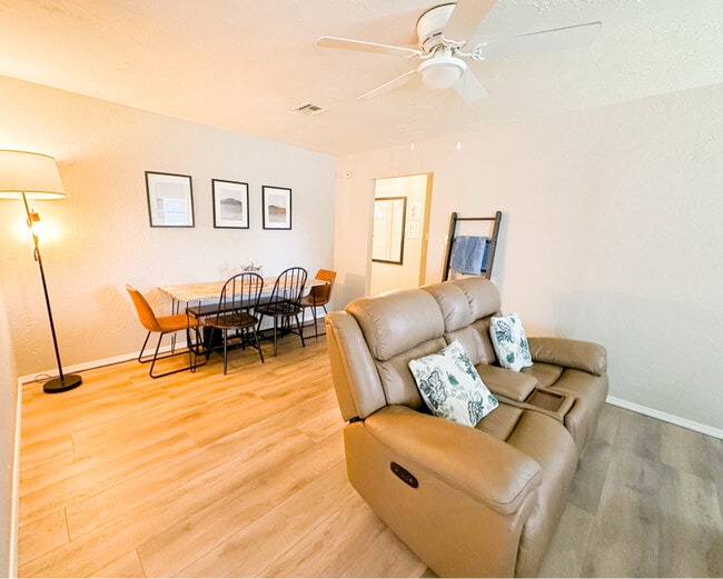 Building Photo - 6406 NW Arrowhead Dr