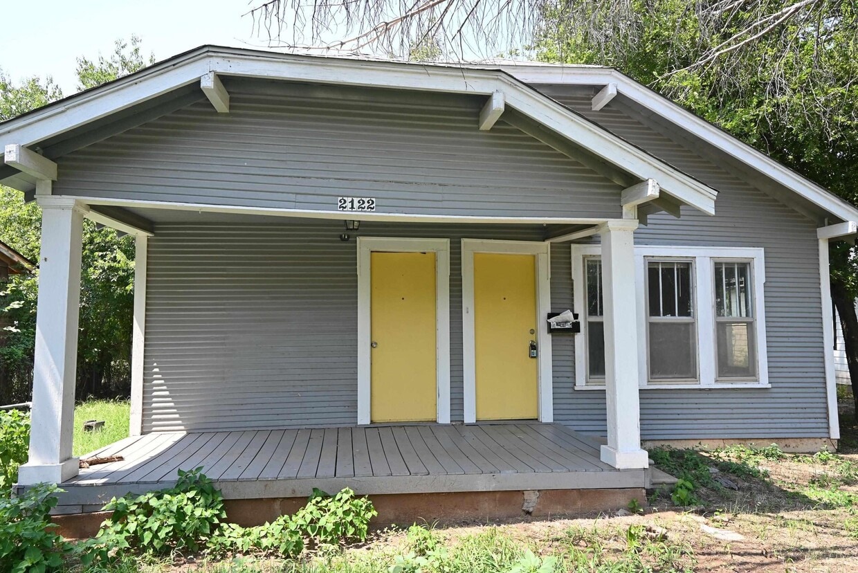 Foto principal - 2122 Yale Ave