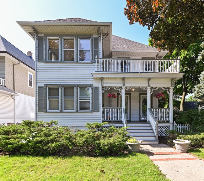 Front of property - 1821 E Olive St