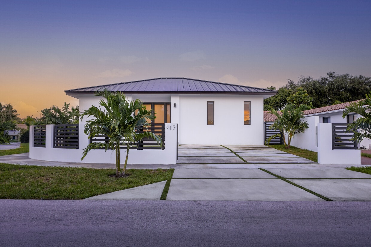 Primary Photo - 917 SW 78th Pl