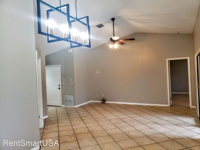 Building Photo - 3 br, 2 bath House - 2323 Yule Tree Dr.