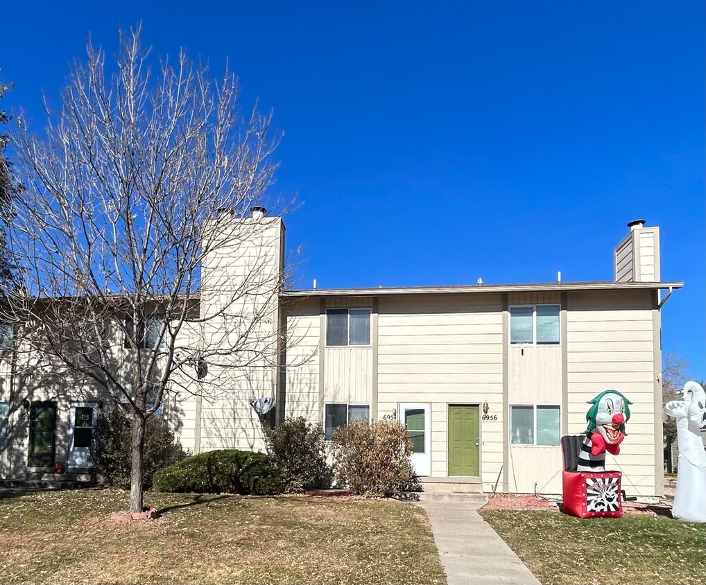 Primary Photo - 3 BD 2-STORY TOWNHOUSE