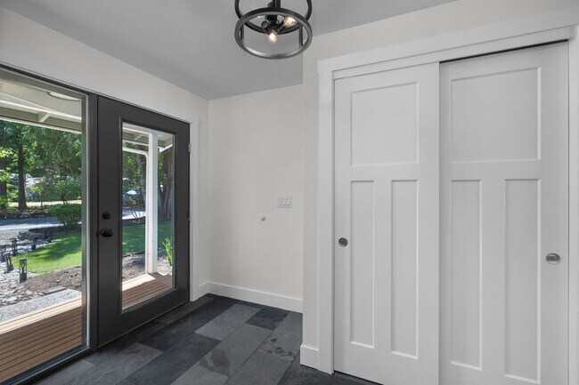 Foto del edificio - 4104 60th Ave SW