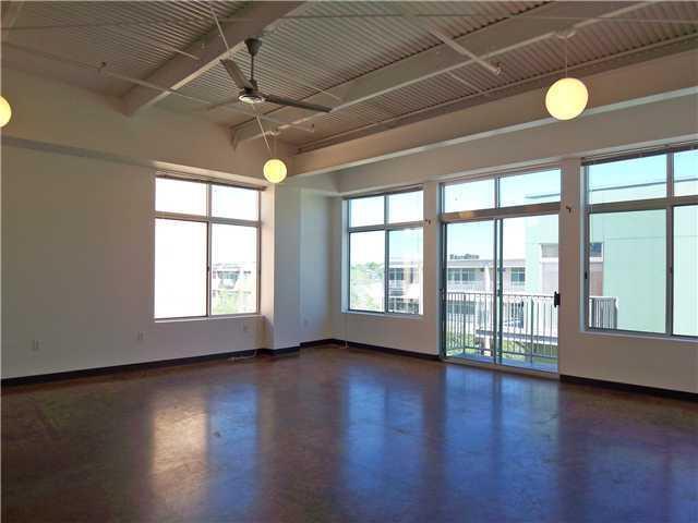 Foto del edificio - 2401 E 6th St