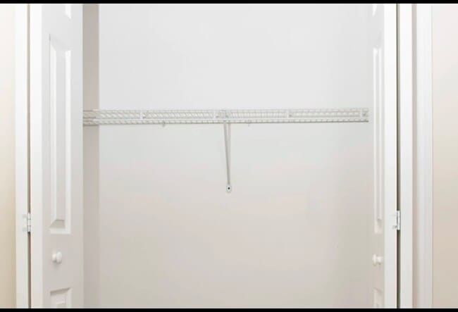 Building Photo - 3345 N Marshfield Ave