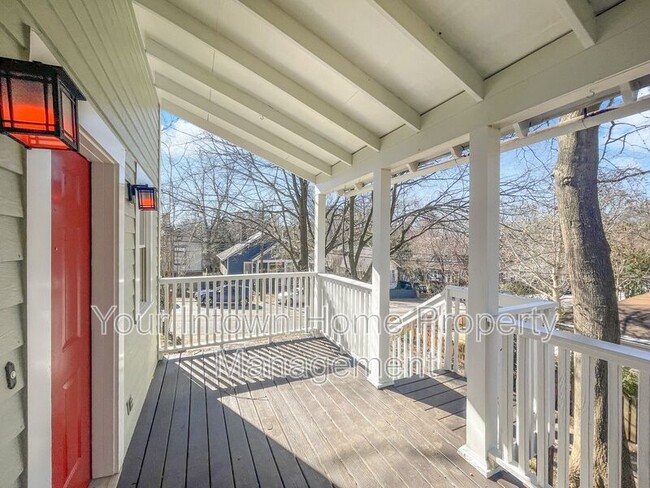 Building Photo - 652 Berne St SE