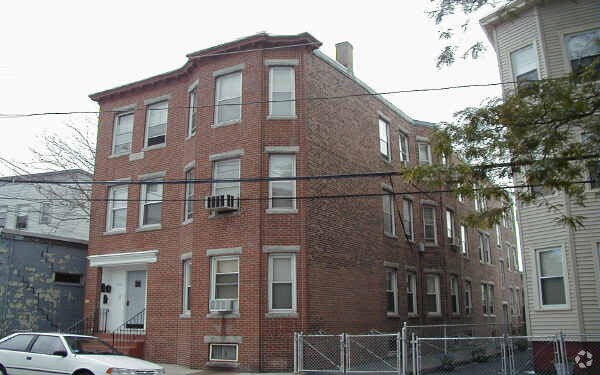 Primary Photo - 478 Windsor St