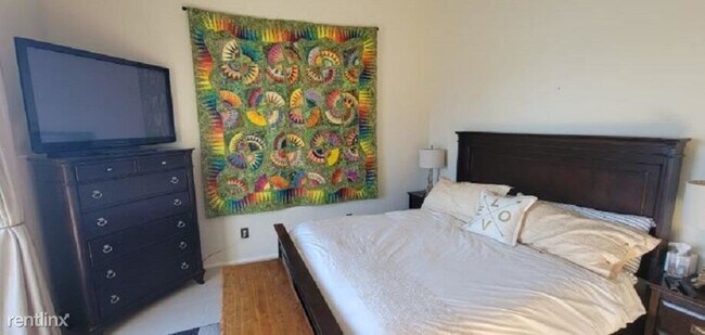Building Photo - 3 br, 1.5 bath Condo - 75 Lake Shore Dr