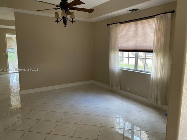 Building Photo - 9766 Royal Palm Blvd
