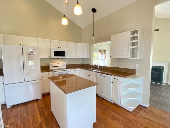 Building Photo - 3 br, 2.5 bath House - 6710 Summerdale Ct E