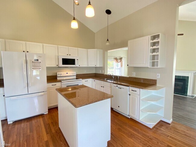 Foto del edificio - 3 br, 2.5 bath House - 6710 Summerdale Ct E