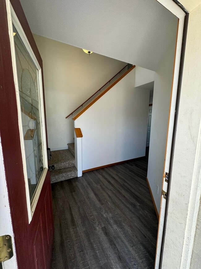 Building Photo - BONUS RENT SPECIAL! Spacious 4 Bed, 2.5 Bath Home!