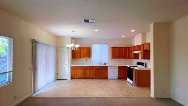 Building Photo - 3551 Sarasota Ave