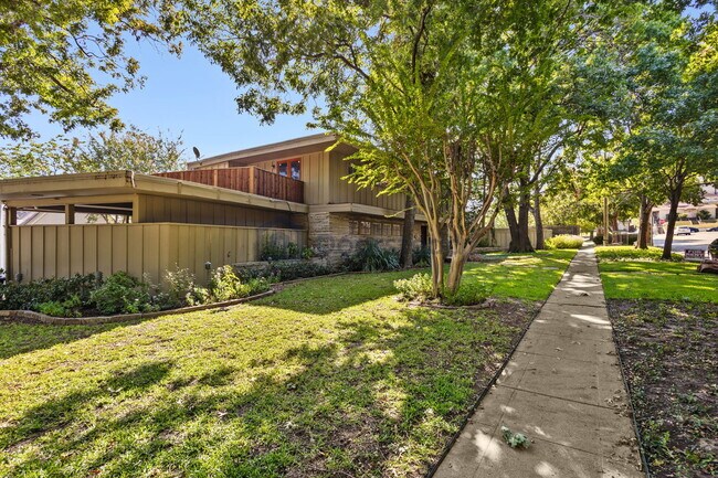 Building Photo - 701 Monticello Dr