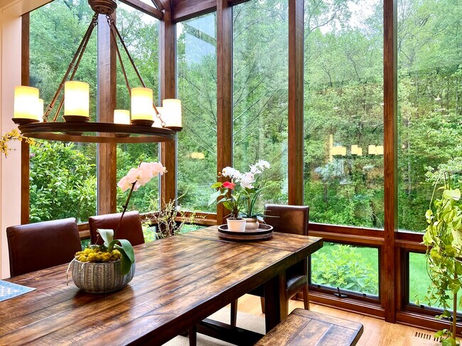Foto del edificio - 10 Woods End Dr