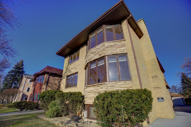 Foto del edificio - 5715 N Cicero Ave
