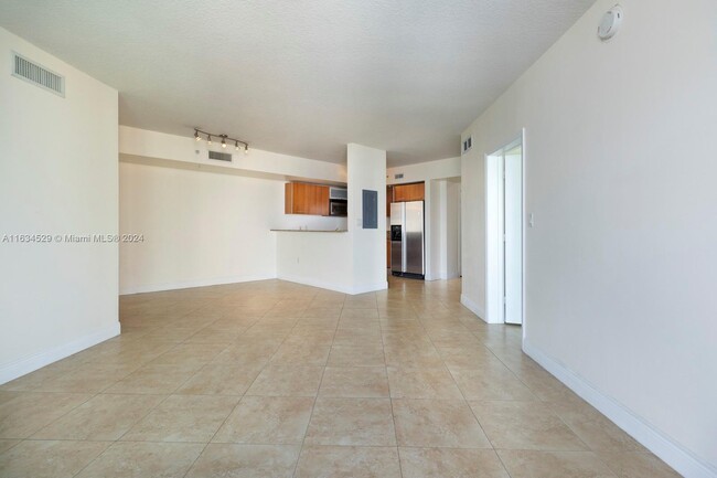 Foto del edificio - 9055 SW 73rd Ct