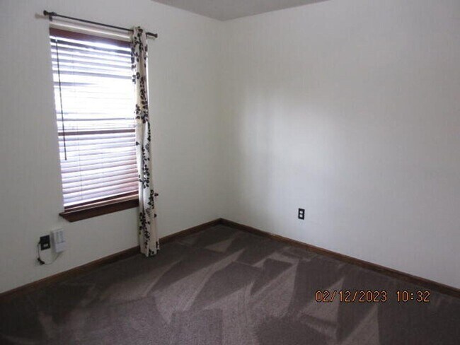 Building Photo - 2025 Catline Cir